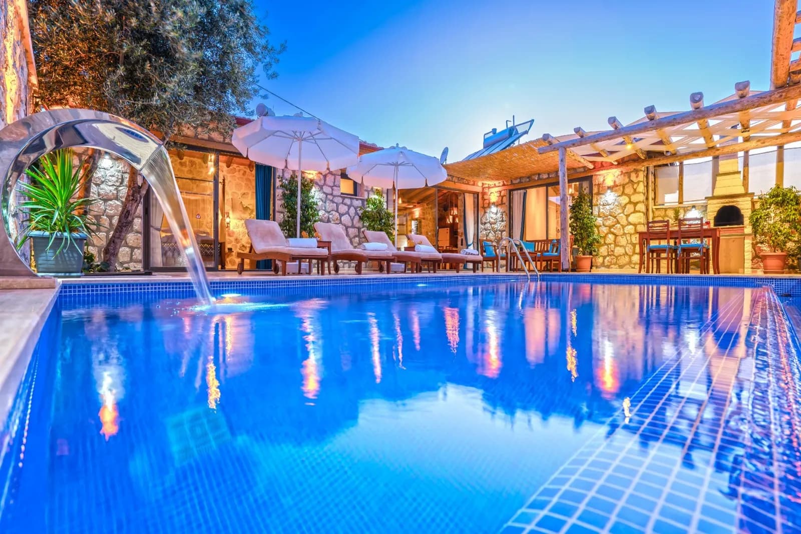 Villa Okaliptos, Kaş — muhafazakâr villa