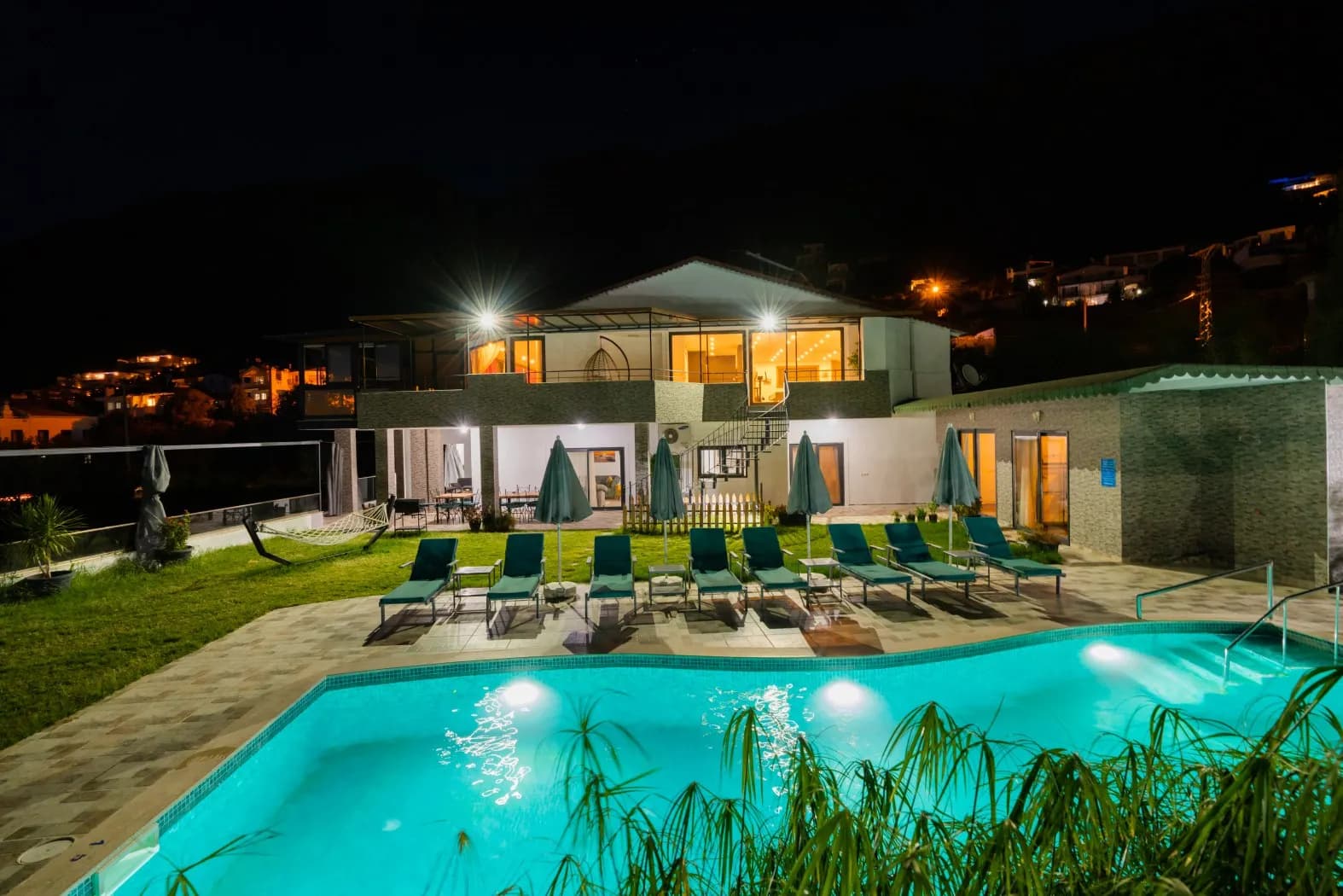 Villa Opama, Kaş — muhafazakâr villa