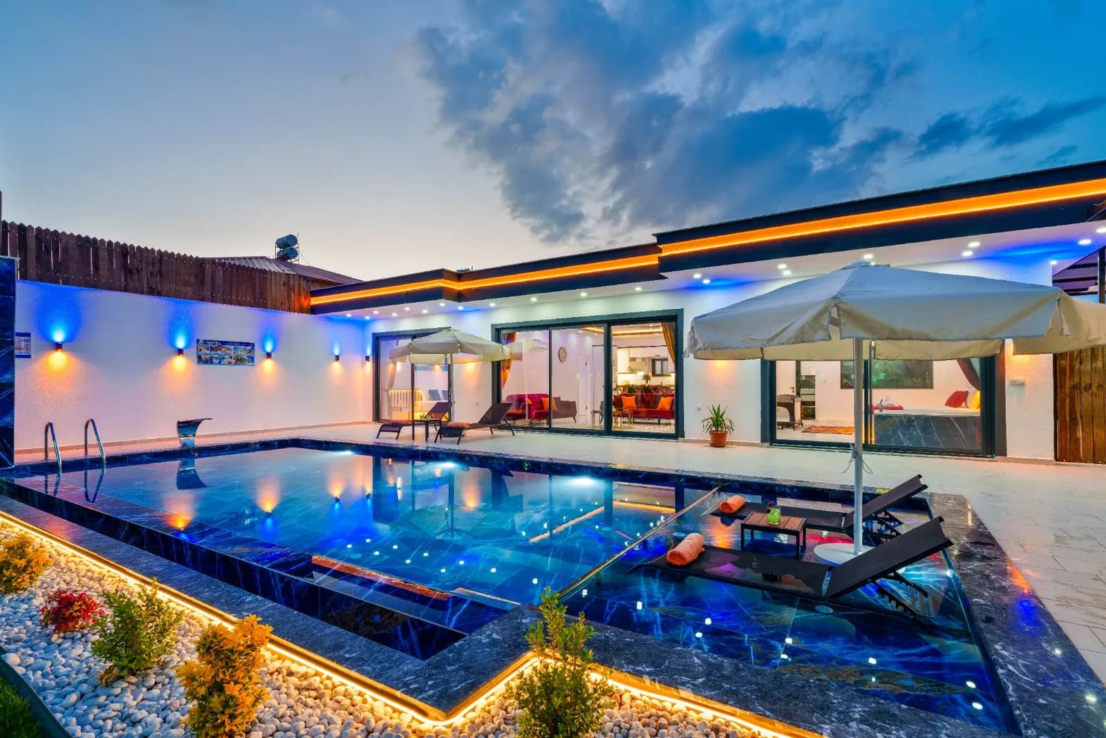 Villa Özmen, Kaş — muhafazakâr villa