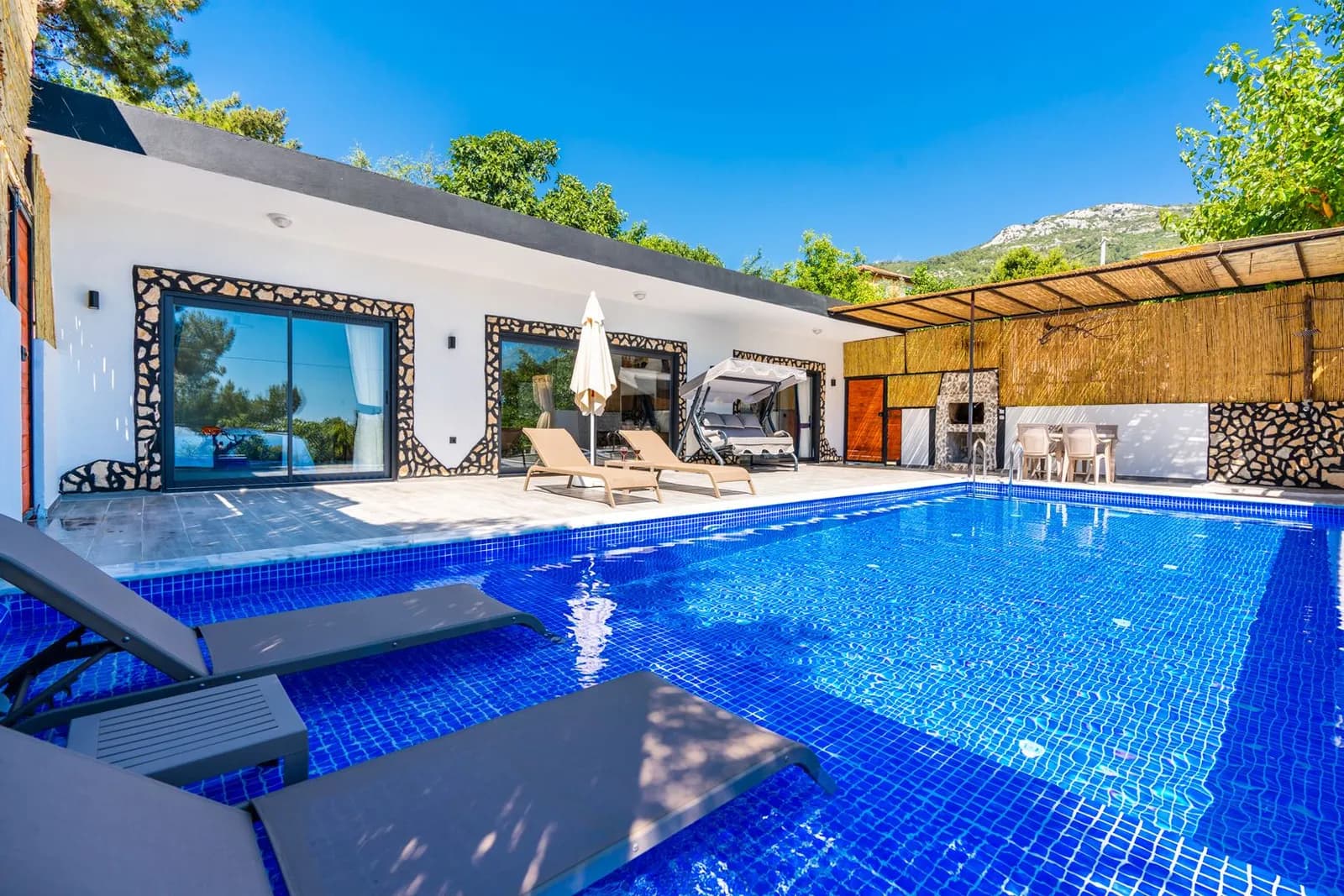 Villa Paix, Kaş — muhafazakâr villa