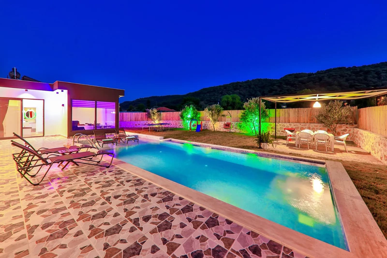 Villa Peri Sarıbelen, Kaş — muhafazakâr villa