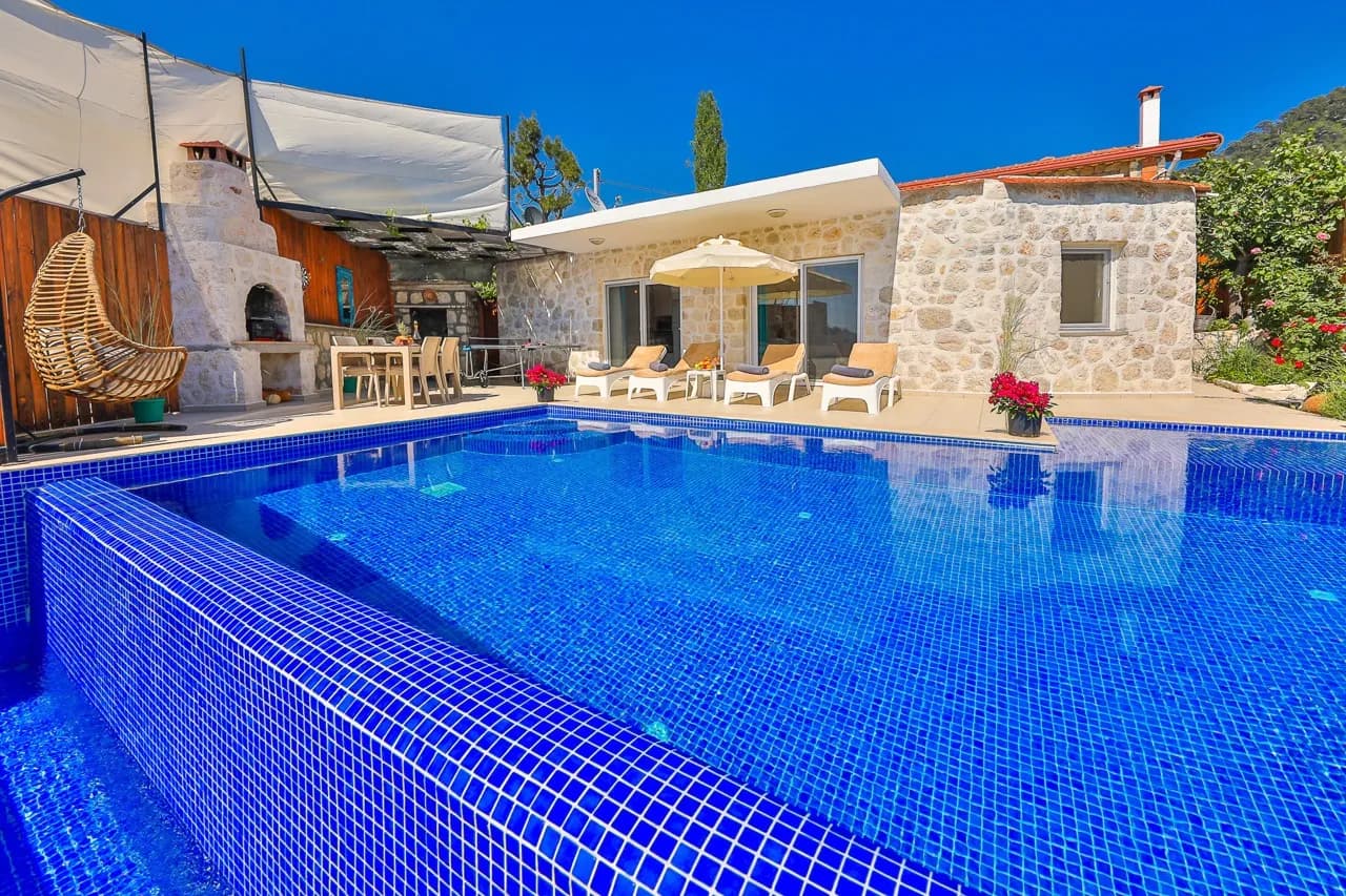Villa Petek 1, Kaş — muhafazakâr villa