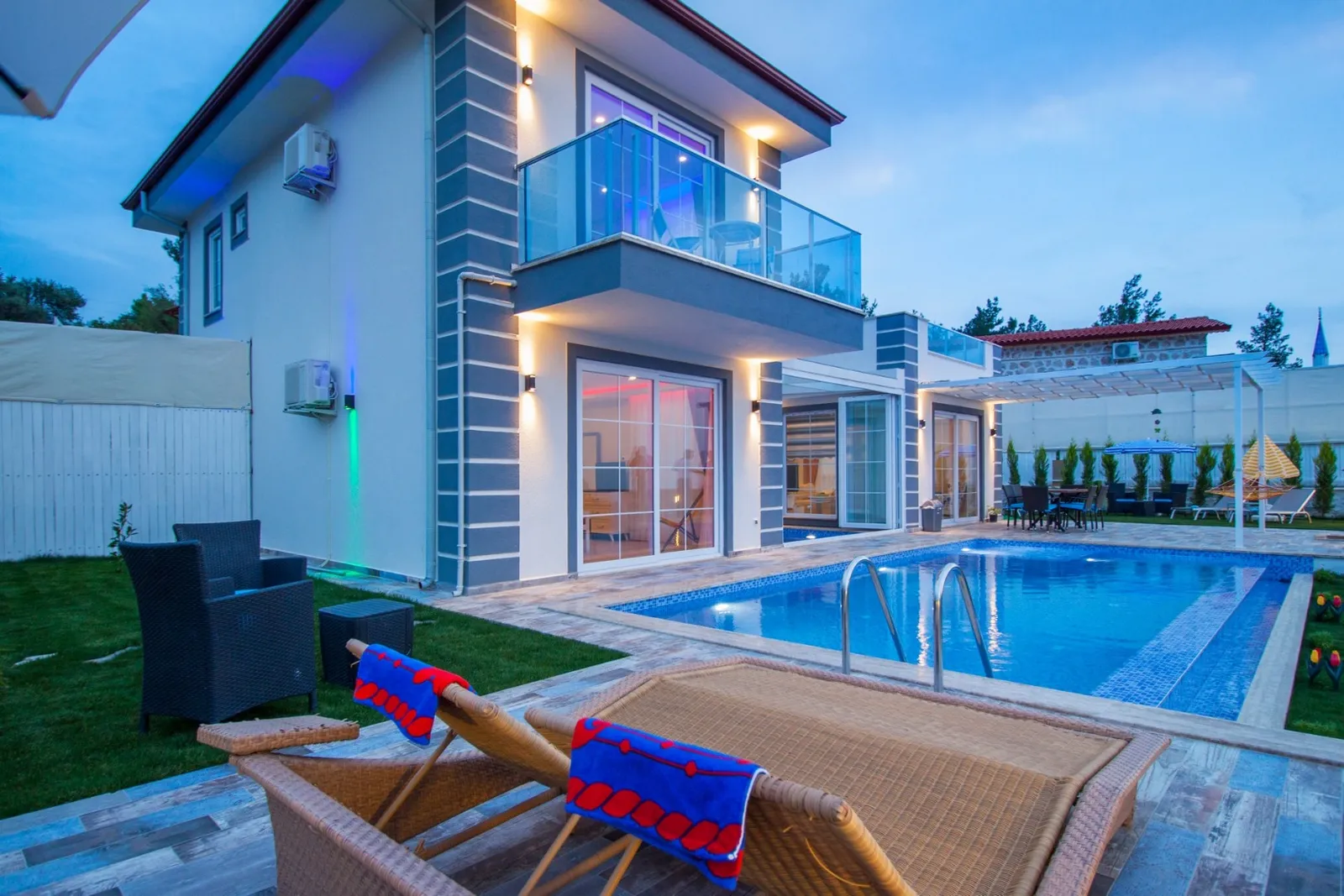 Villa Pırıltı, Kaş — muhafazakâr villa