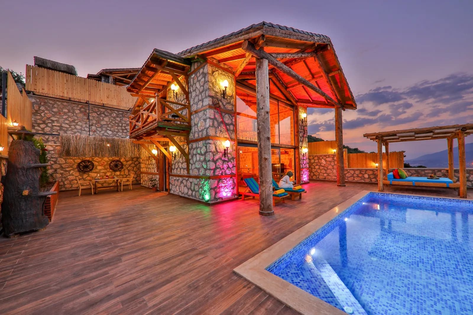 Villa Podyum Balayı, Kaş — muhafazakâr villa