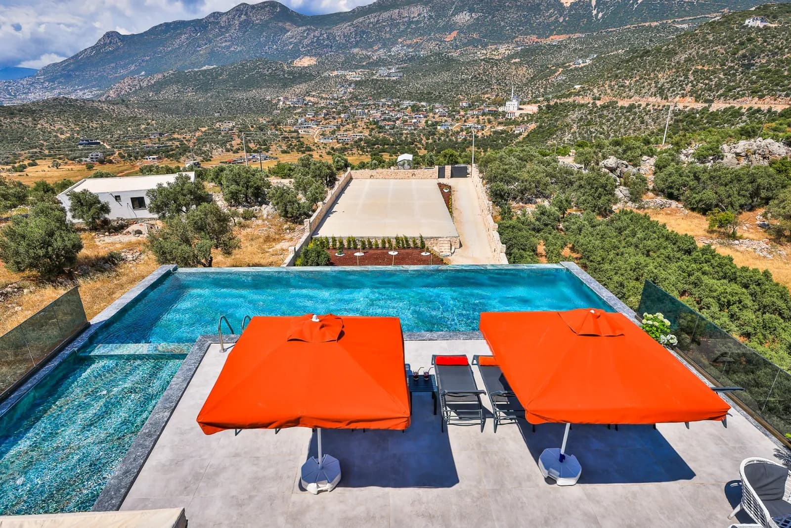 Villa Puzzle, Kaş — muhafazakâr villa