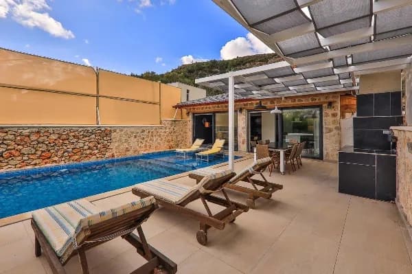 Villa Redro, Kaş — muhafazakâr villa
