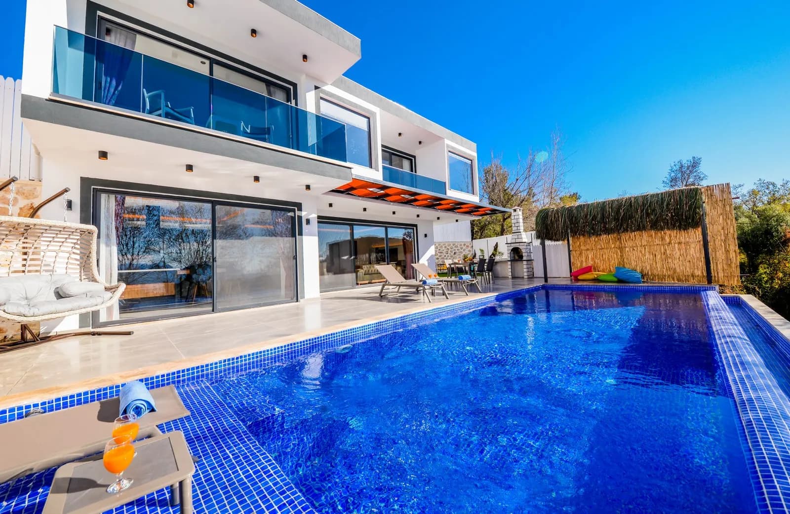 Villa Rıdvan, Kaş — muhafazakâr villa