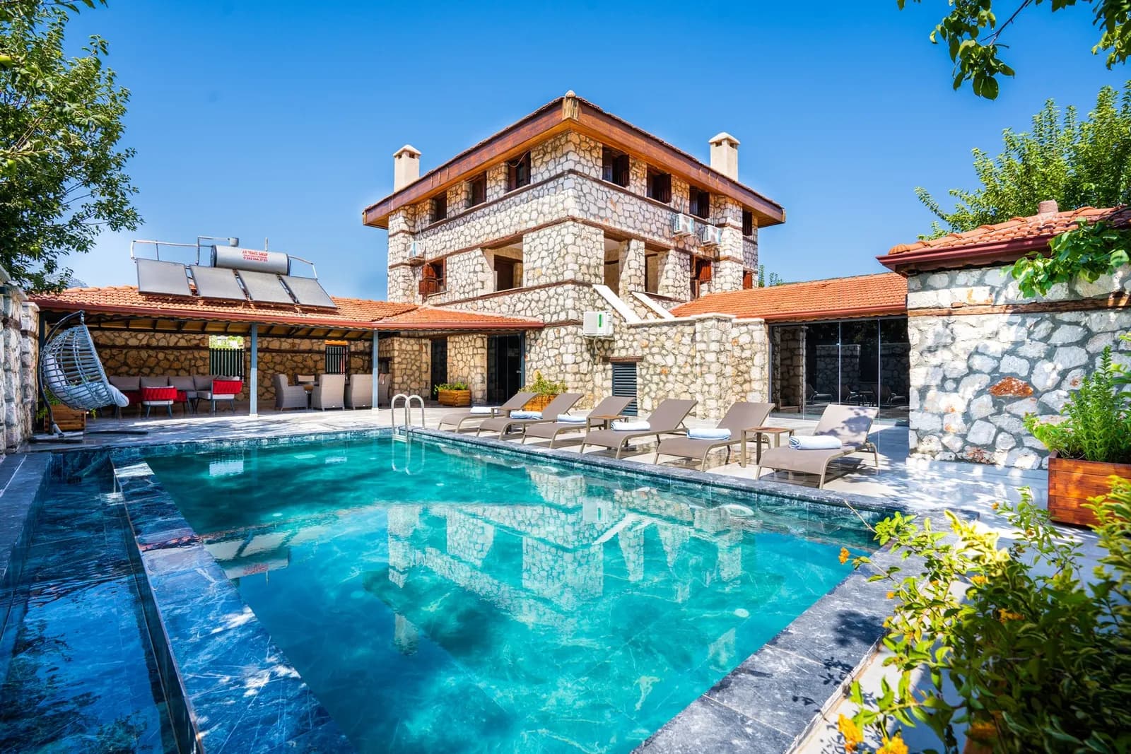 Villa Şah Bezirgan, Kaş — muhafazakâr villa