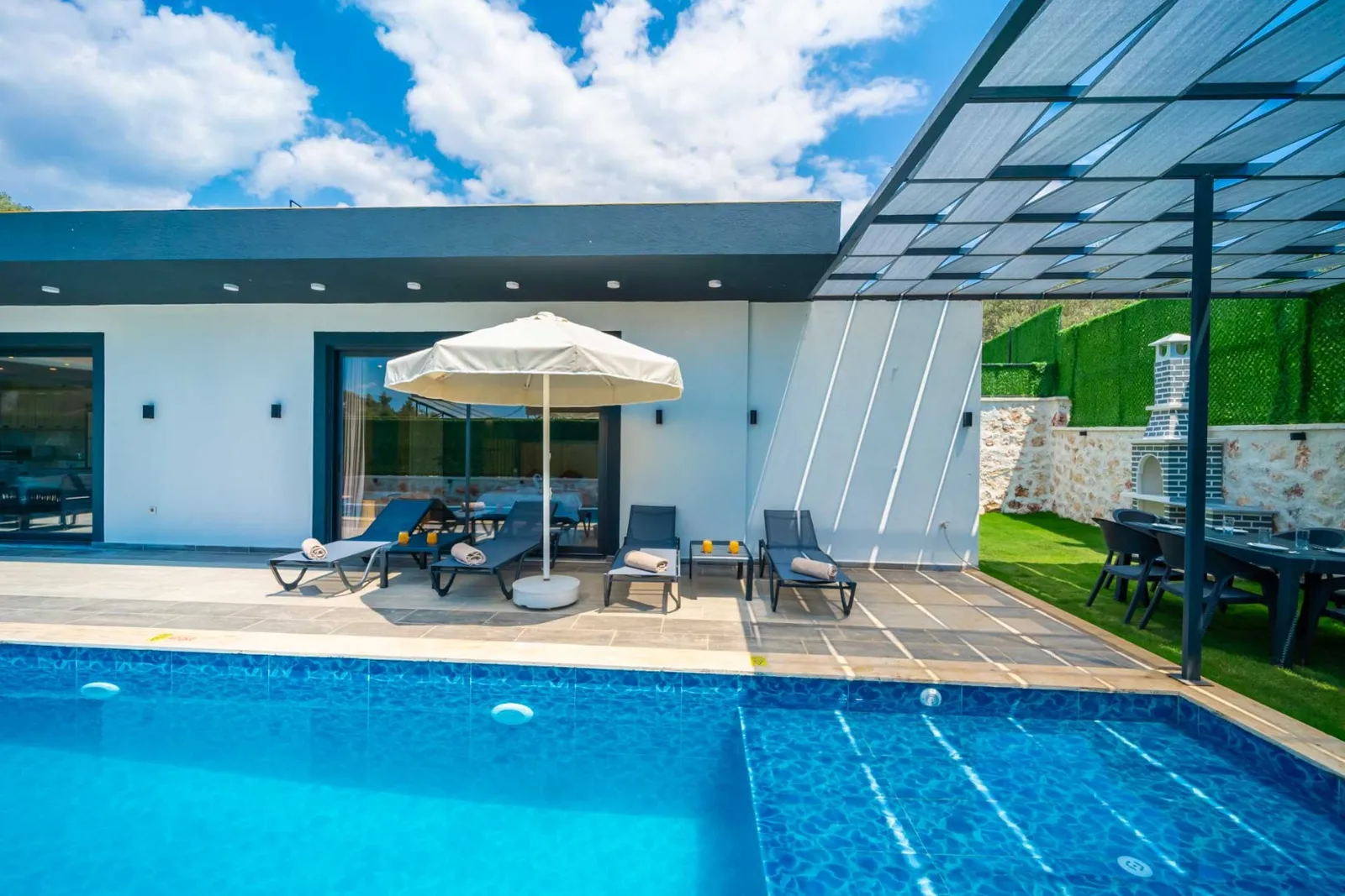 Villa Sardem B, Kaş — muhafazakâr villa