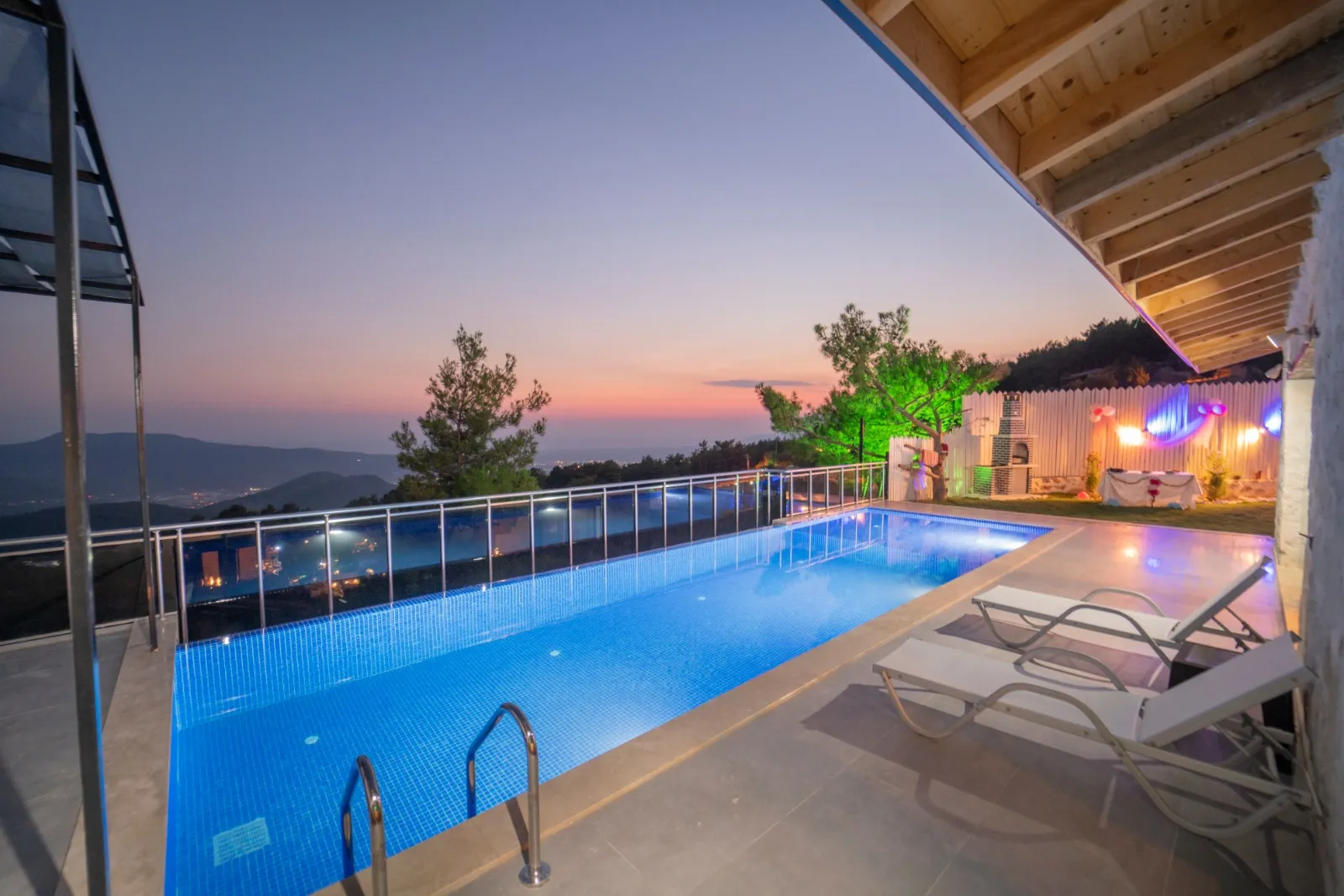 Villa Savaş, Kaş — muhafazakâr villa