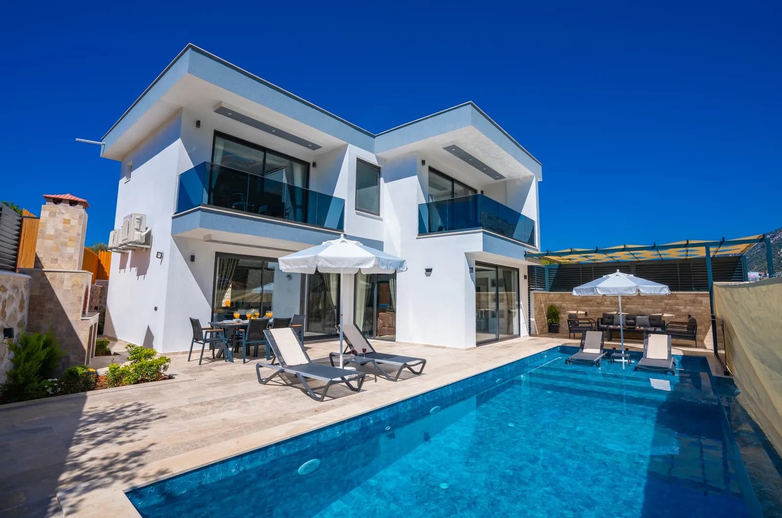 Villa Savoy, Kaş — muhafazakâr villa