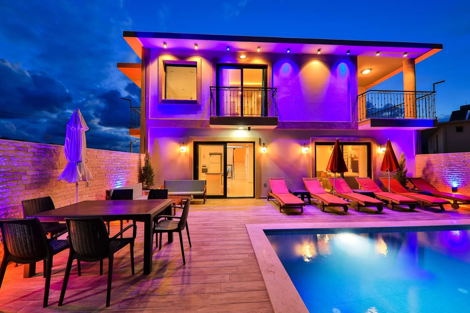 Villa Şimşek 1, Kaş — muhafazakâr villa