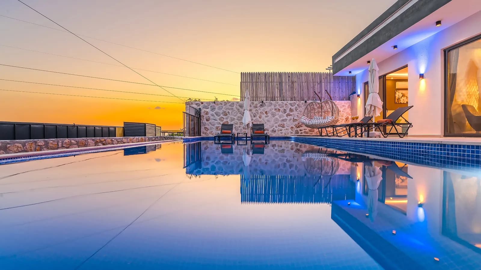 Villa Soley Akbel, Kaş — muhafazakâr villa