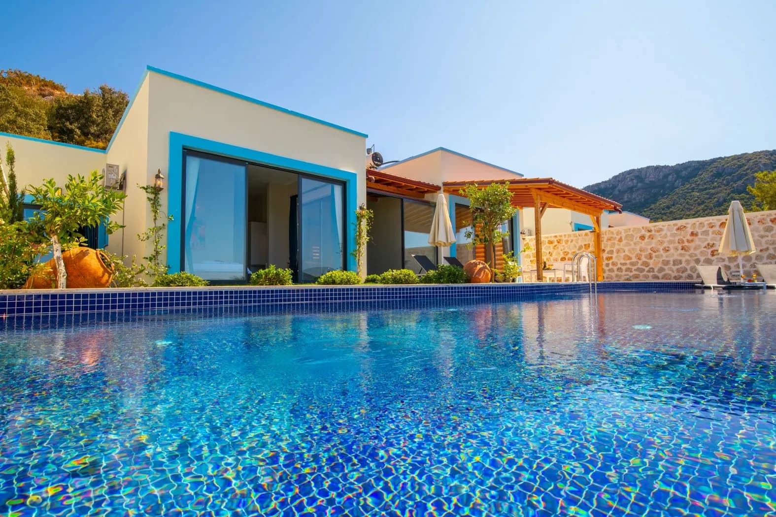 Villa Topaz, Kaş — muhafazakâr villa