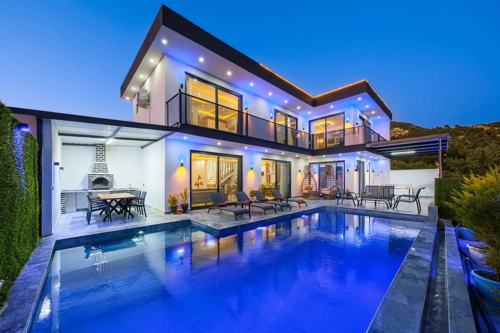 Villa Toprak House, Kaş — muhafazakâr villa