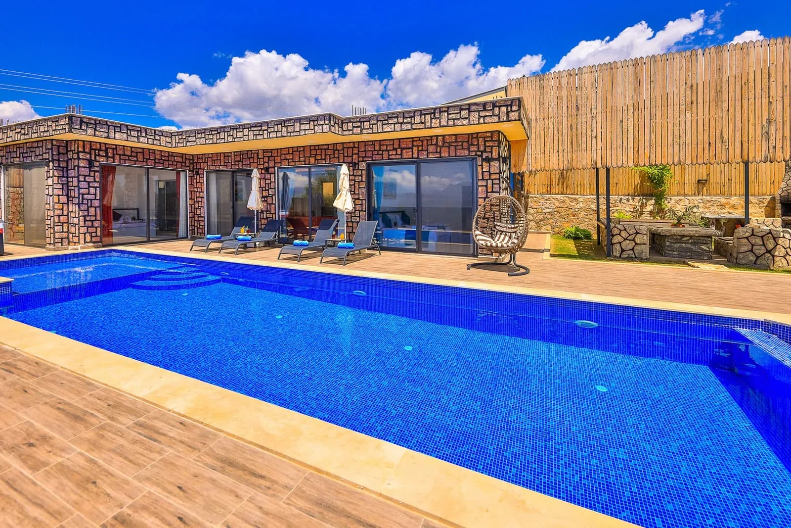 Villa Üzüm Çavdır, Kaş — muhafazakâr villa