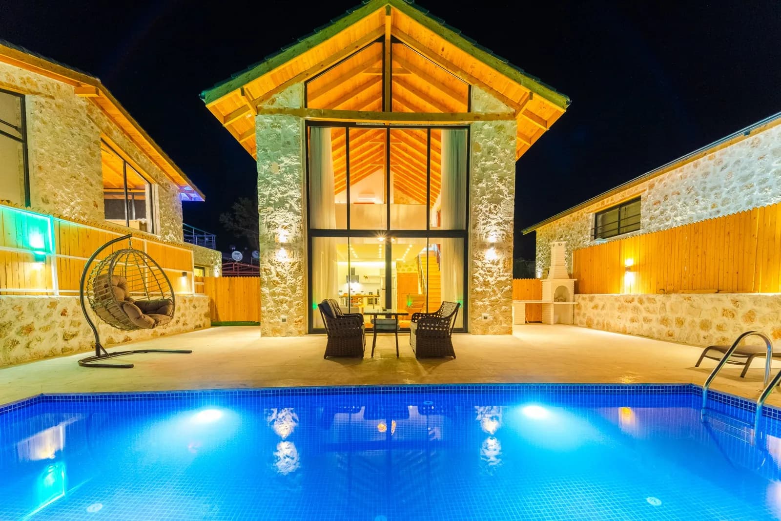 Villa Vega House, Kaş — muhafazakâr villa