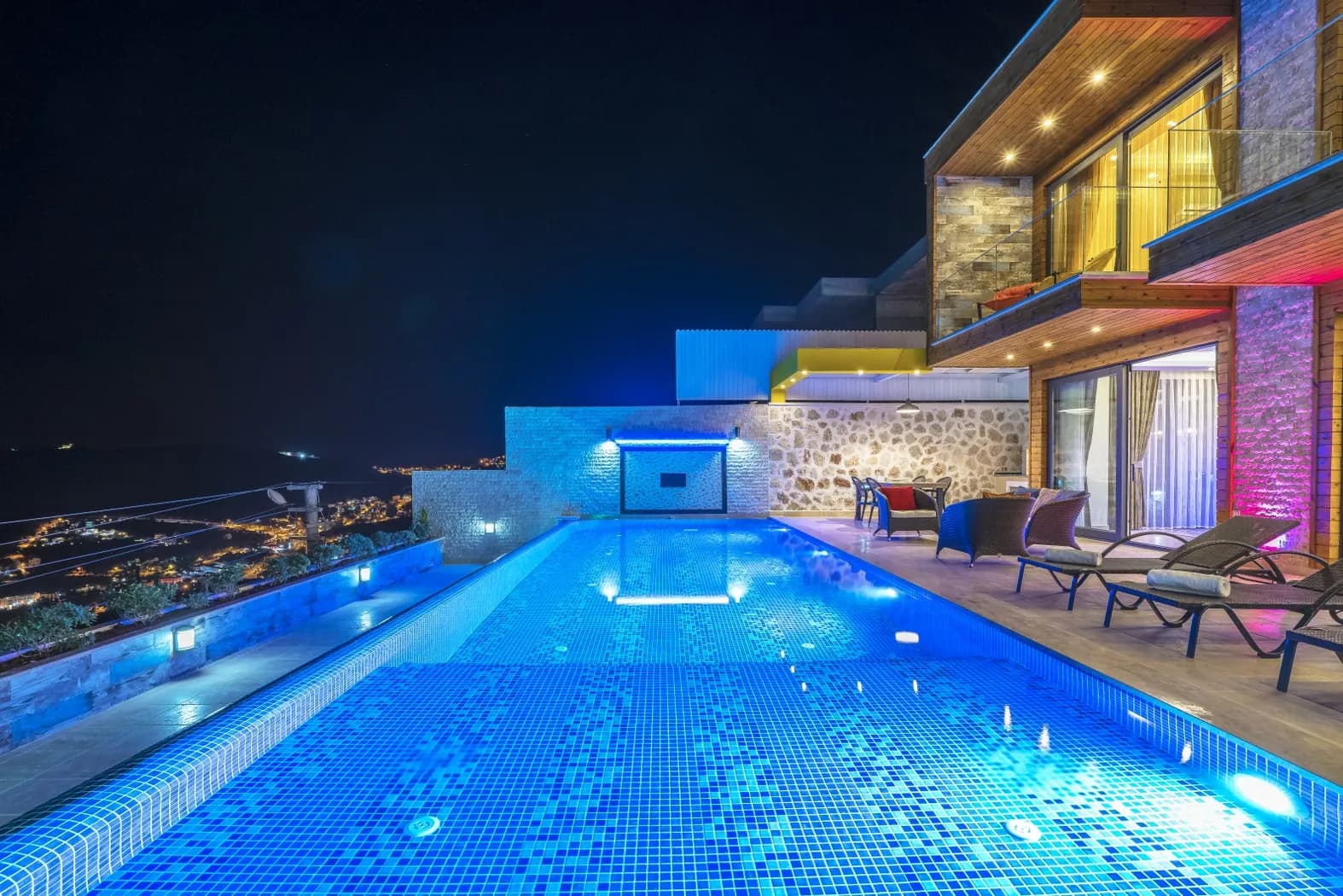 Villa Victoria, Kaş — muhafazakâr villa