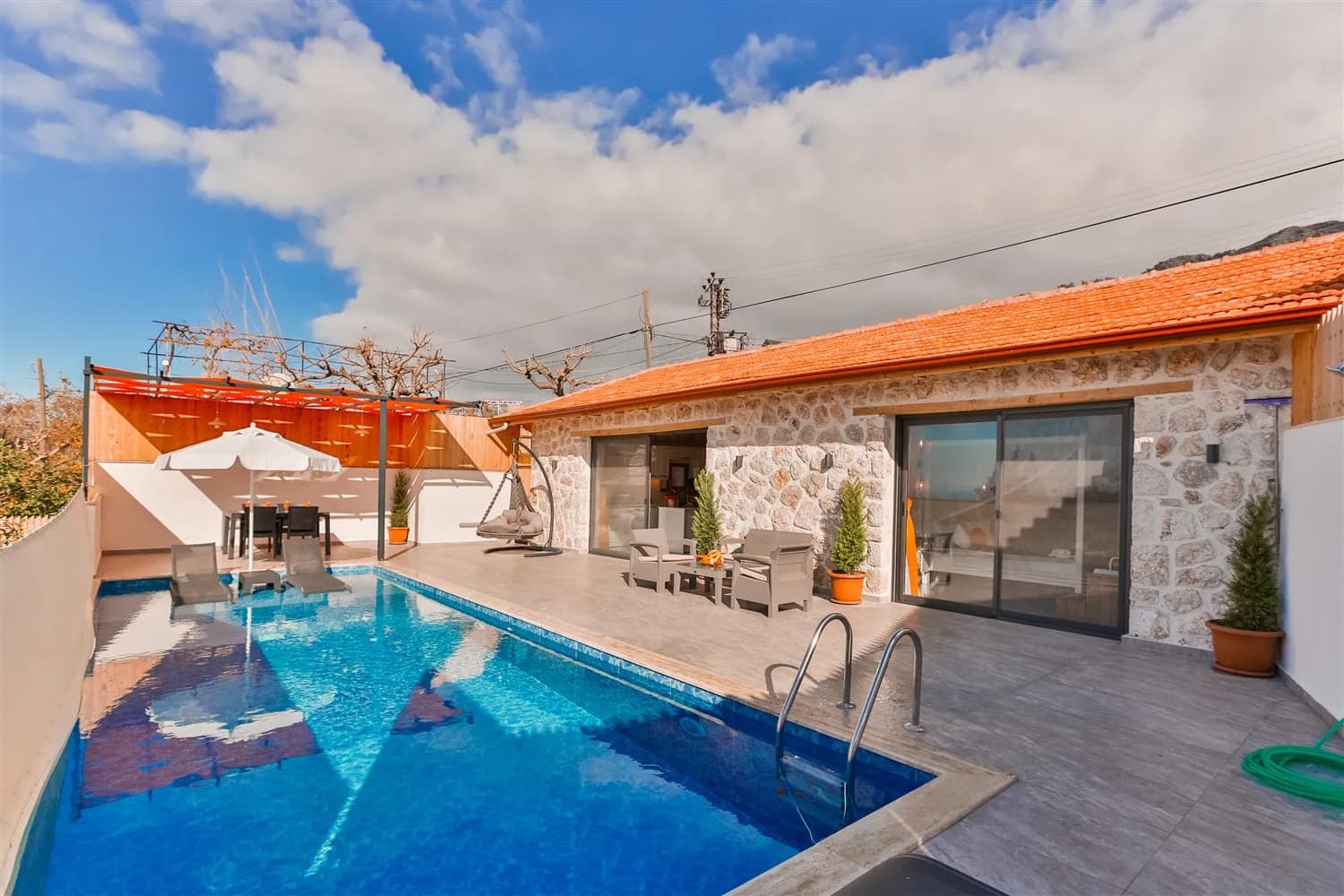 Villa Yaman Balayı, Kaş — muhafazakâr villa