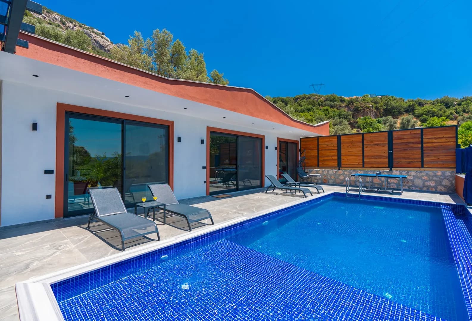 Villa Yaşam, Kaş — muhafazakâr villa