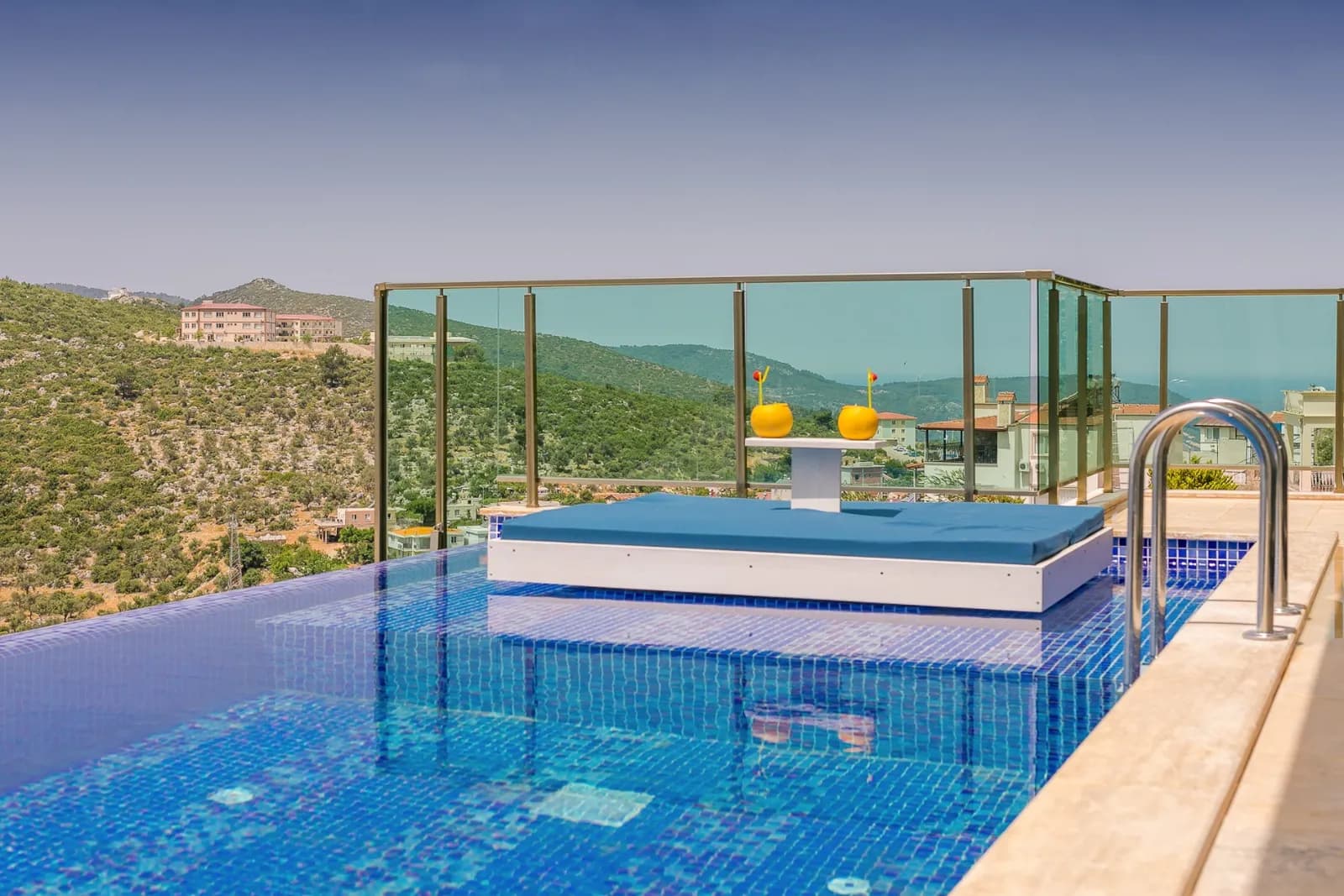 Villa Yeniköy, Kaş — muhafazakâr villa