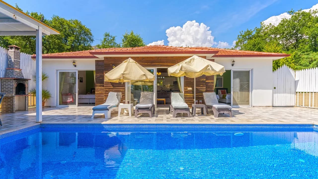 Villa Yeşil Ev, Kaş — muhafazakâr villa