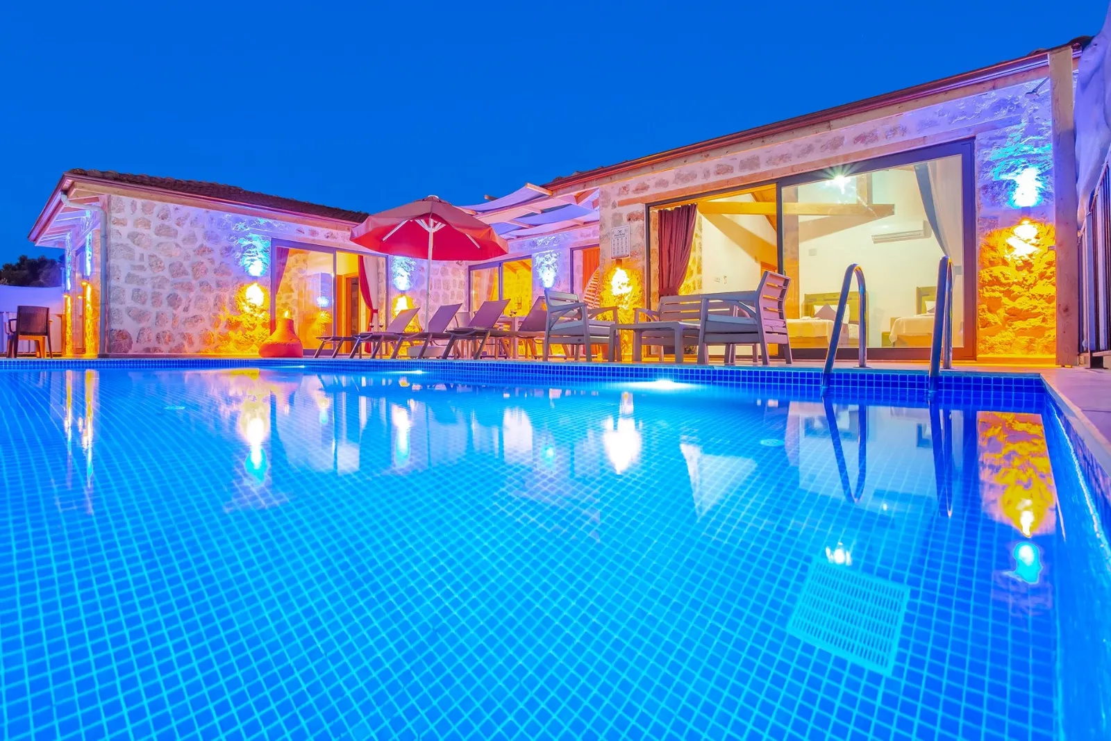 Villa Yiğit 1, Kaş — muhafazakâr villa