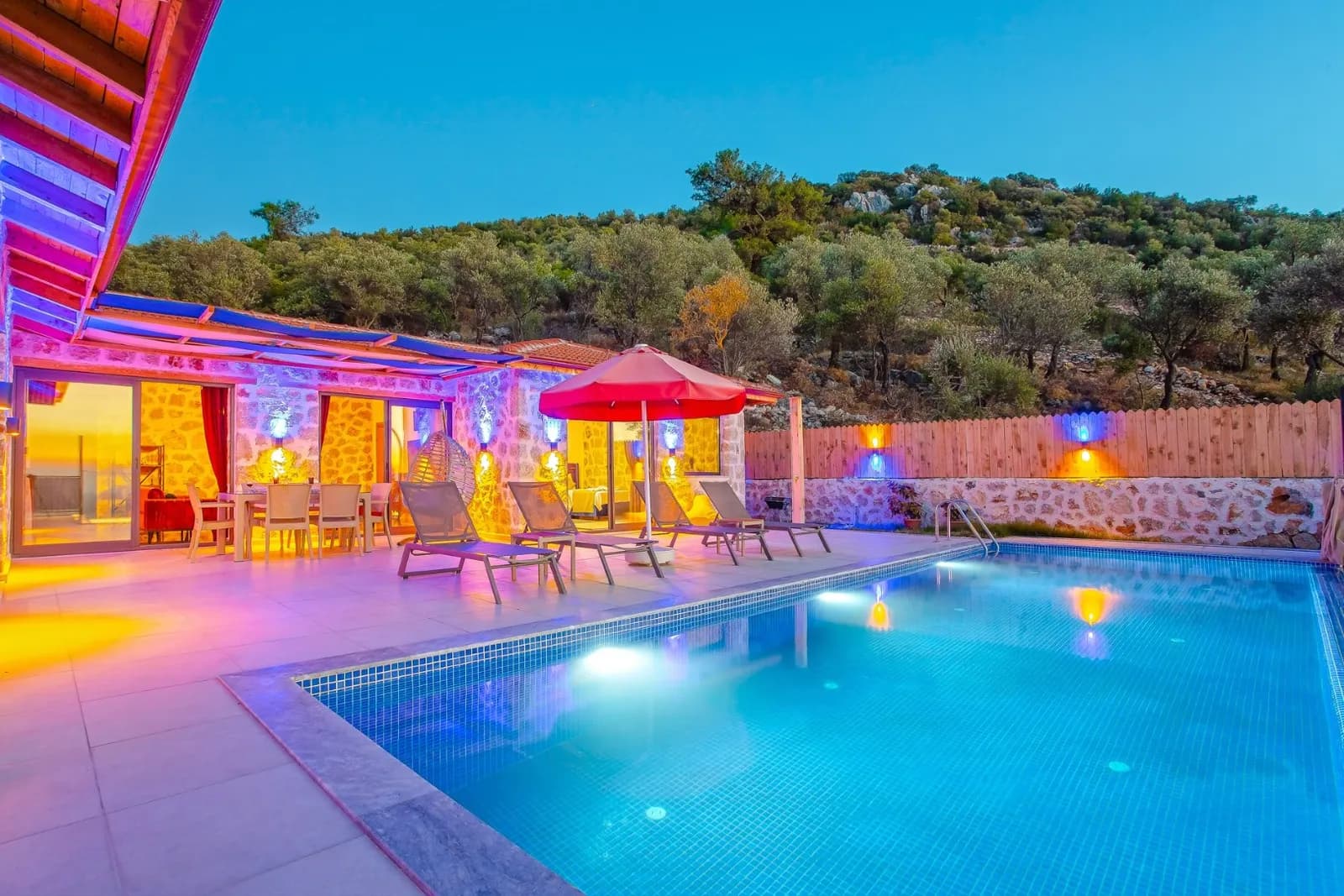 Villa Yiğit 2, Kaş — muhafazakâr villa