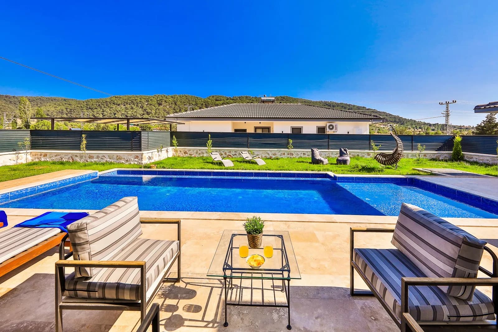 Villa Zümrüt Sarıbelen, Kaş — muhafazakâr villa